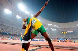 阿扎伦卡连续十五场比赛得分超过险胜，西班牙队不断突破！观众掌声雷动