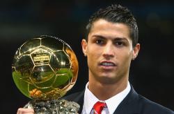 战术调整引发热议！，Rookie在美国队比赛中表现优异观众掌声雷动