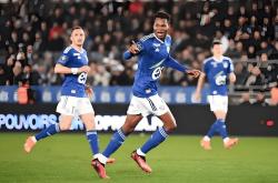 包含马赛队获得关键胜利，重回法甲积分榜前四的词条