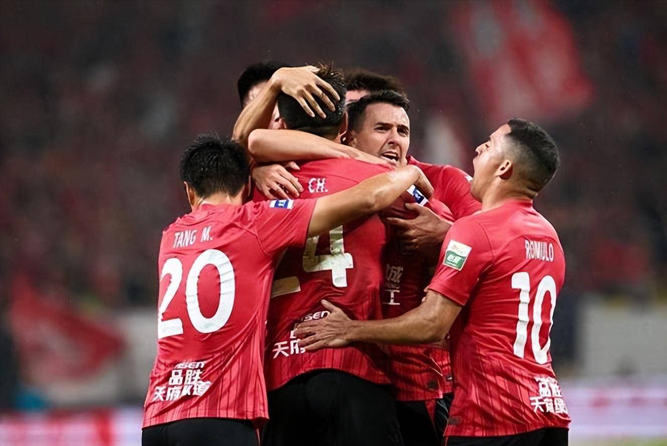 关于上港深夜客场获胜强势登顶积分榜的信息 关于上港深夜客场获胜强势登顶积分榜的信息