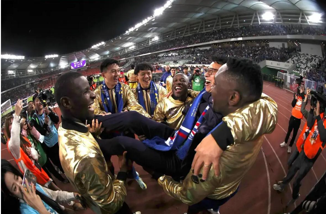 包含现场直击!热血球员展现超凡实力的词条 包含现场直击!热血球员展现超凡实力的词条