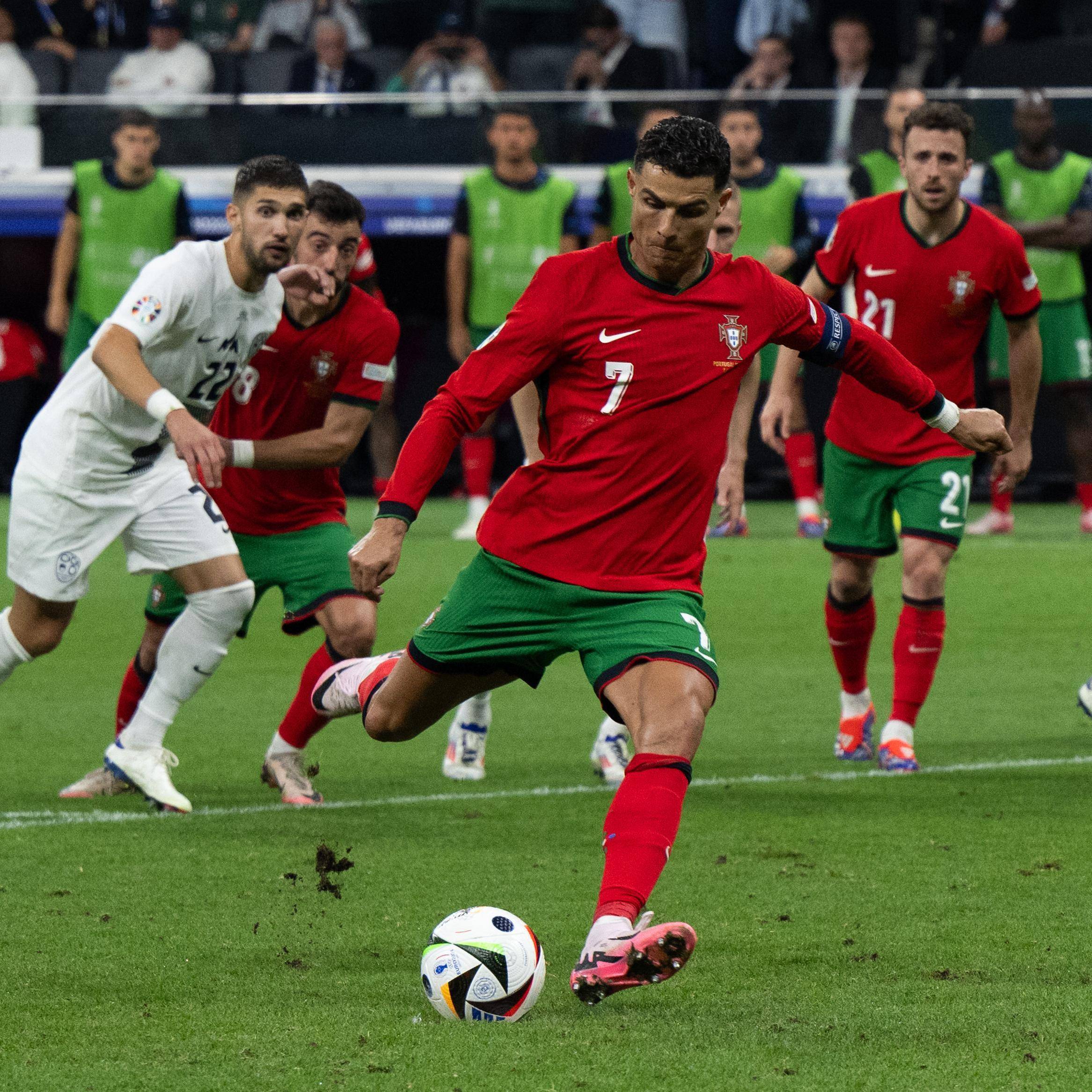 梅西和C罗将领衔各路豪强争夺足球盛宴