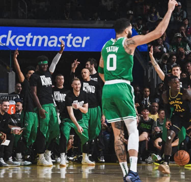 凯尔特人险胜步行者,格林关键表现点燃全场! 凯尔特人险胜步行者,格林关键表现点燃全场!