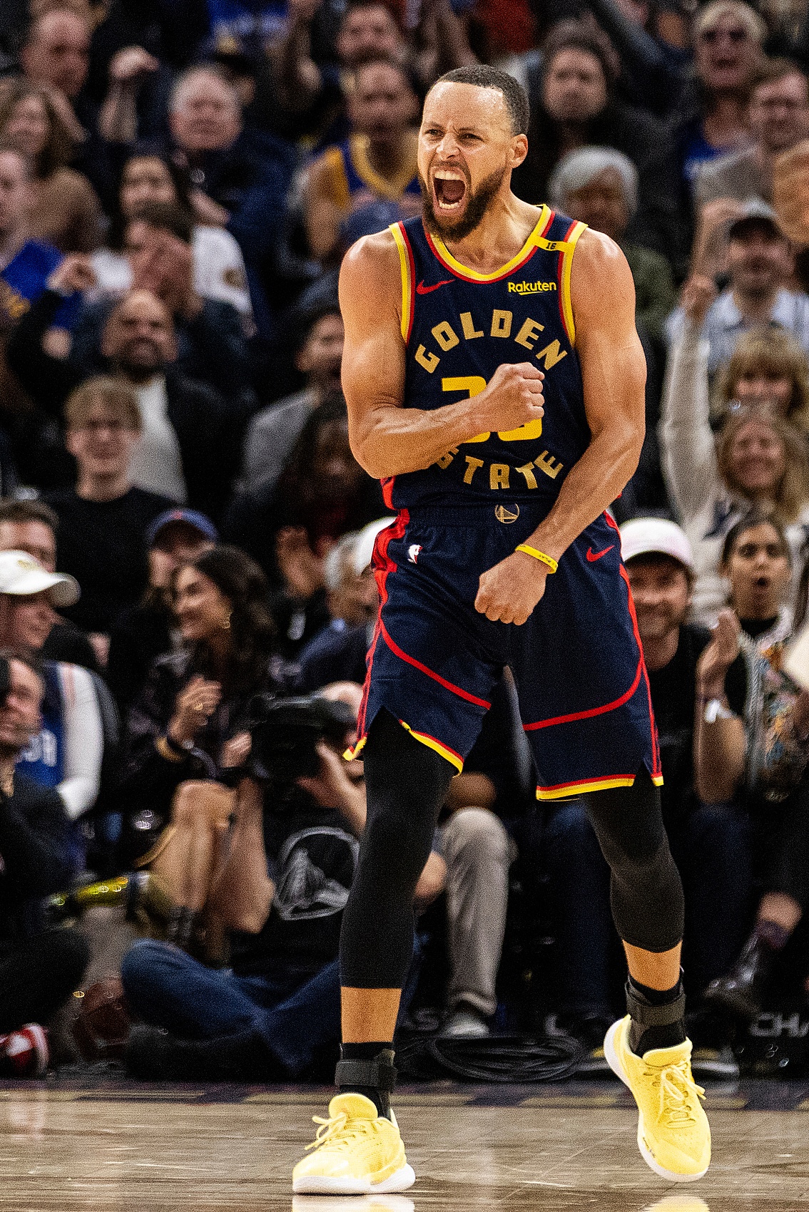 关于库里重返赛场,出色发挥首场状态出色,美国队观众沸腾!的信息 关于库里重返赛场,出色发挥首场状态出色,美国队观众沸腾!的信息