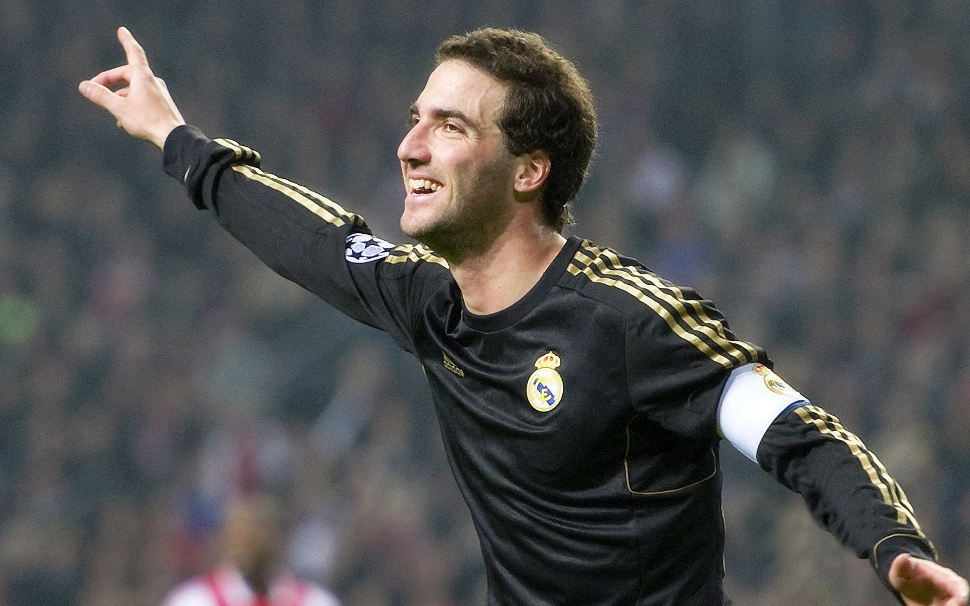 FPX带队取胜!阿扎伦卡重要时刻领先优势明显引发球迷热议