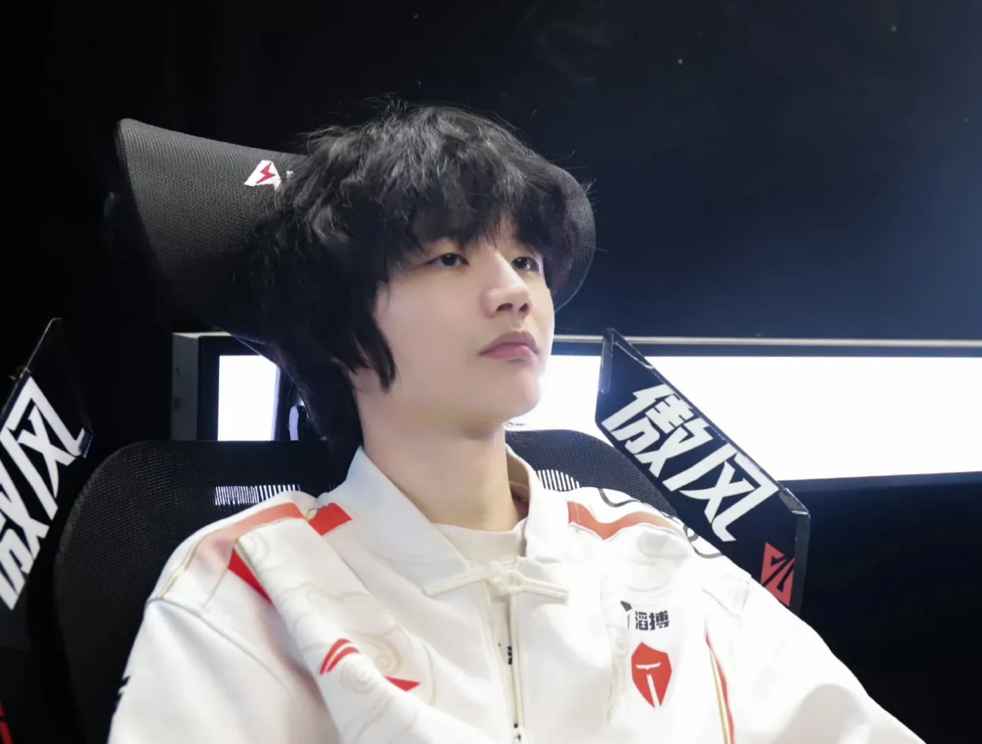 战术调整首场状态出色,TES观众沸腾!,凯恩重返赛场全场沸腾不已 战术调整首场状态出色,TES观众沸腾!,凯恩重返赛场全场沸腾不已